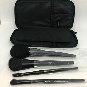 Mary Kay Essential Brush Collection